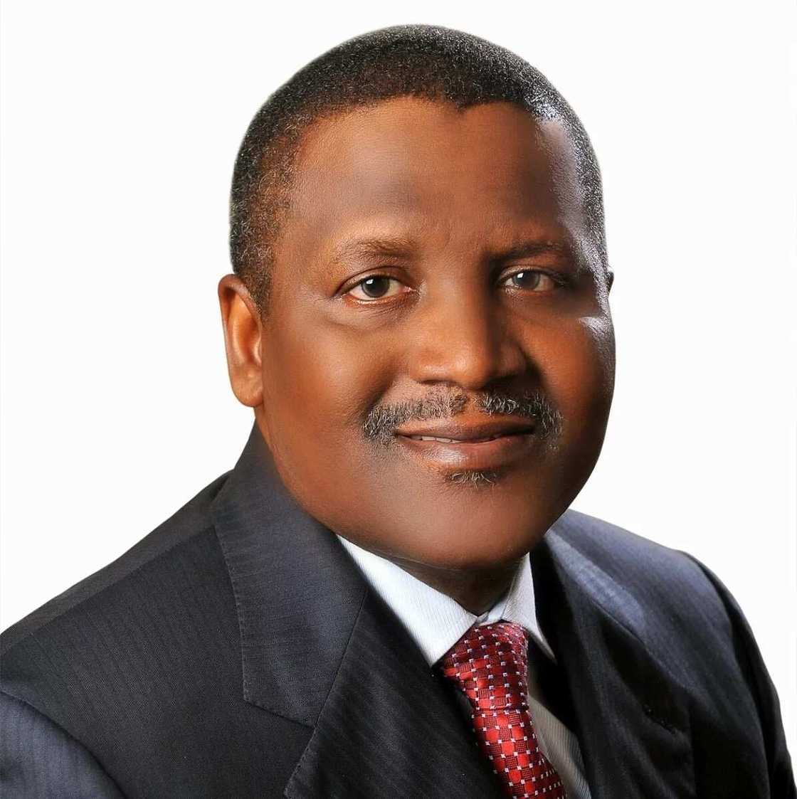 Kudin da Dangote ke samu a yini na iya biyan bukatan talaka a shekara Kudin da Dangote ke samu a yini na iya biyan bukatan talaka a shekara