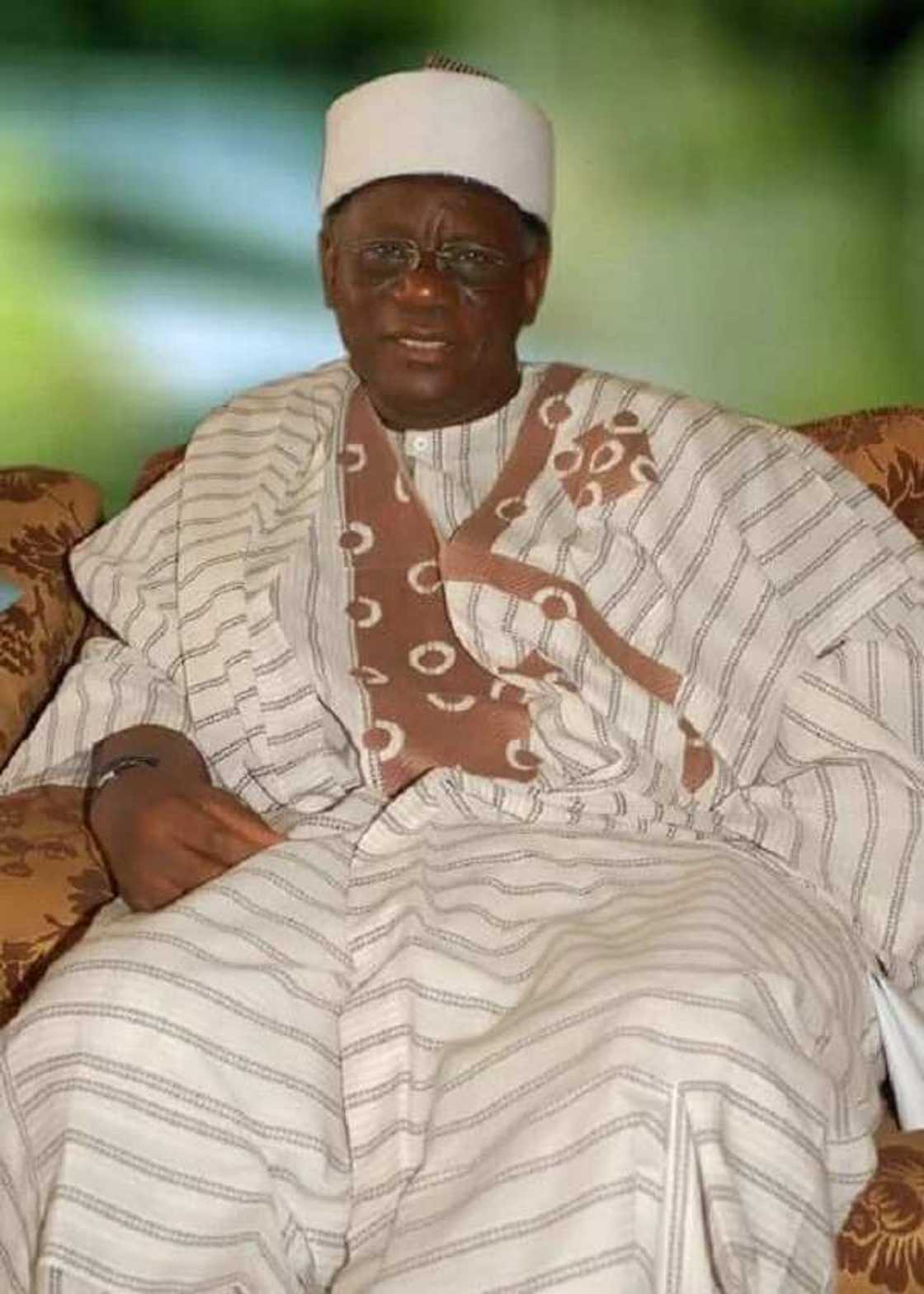 Da dumi dumi: Sarkin Katsina ya nada sabon Sardaunan Katsina bayan mutuwar Coommassie Da dumi dumi: Sarkin Katsina ya nada sabon Sardaunan Katsina bayan mutuwar Coommassie