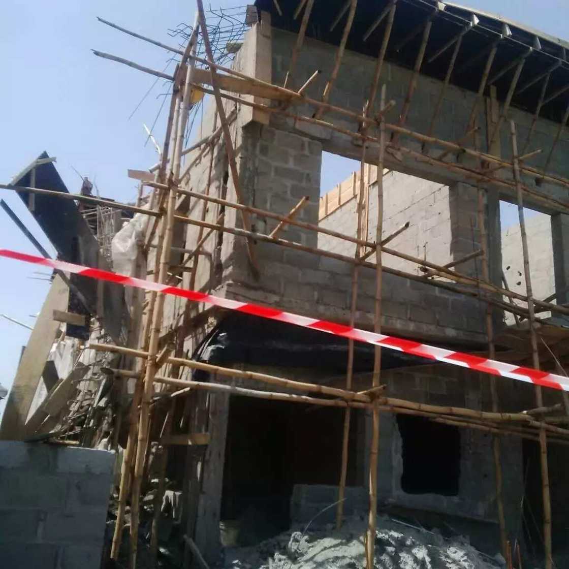 The building collapsed on Thursday afternoon in Lagos, killing 2 persons The building collapsed on Thursday afternoon in Lagos, killing 2 persons