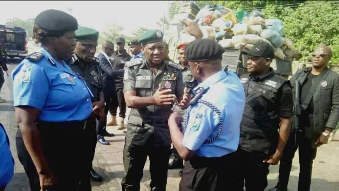 Wani mutum bakanike ya buge matar sa har lahira saboda kyawun ta Wani mutum bakanike ya buge matar sa har lahira saboda kyawun ta