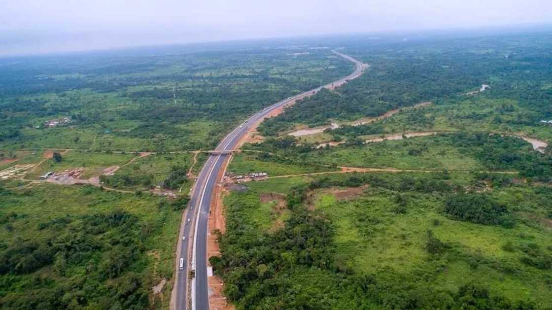 Manyan ayyukan more rayuwa da Buhari ya yi ma jama’an Legas Manyan ayyukan more rayuwa da Buhari ya yi ma jama’an Legas