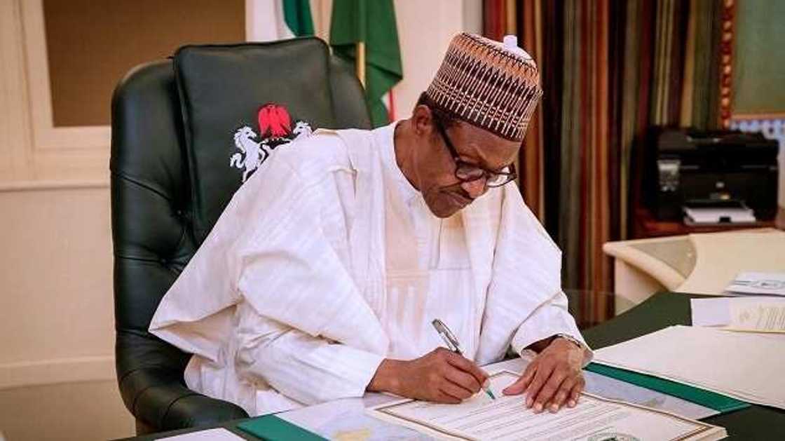 Rashin tsaro: Kungiyoyi fiye da 100 sun hurowa Buhari wuta ya sauka daga mulki ko a tsige shi Rashin tsaro: Kungiyoyi fiye da 100 sun hurowa Buhari wuta ya sauka daga mulki ko a tsige shi