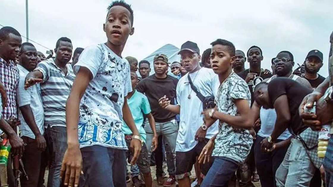 Olamide Shaku Shaku dance Olamide Shaku Shaku dance