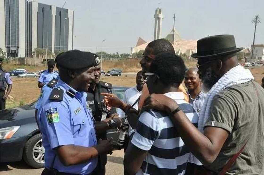 Angabza kazamin artabu tsakanin 'yan kungiyar OPC da kungiyar asiri Angabza kazamin artabu tsakanin 'yan kungiyar OPC da kungiyar asiri