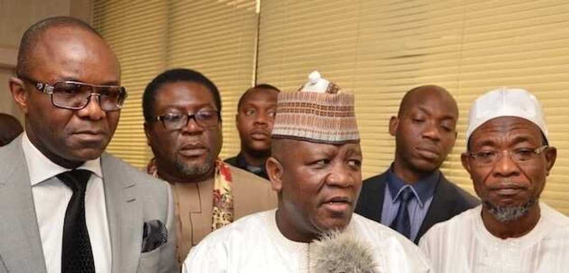 Wani Sanata ya nemi a tsige Gwamnan Zamfara Yari daga ofis Wani Sanata ya nemi a tsige Gwamnan Zamfara Yari daga ofis