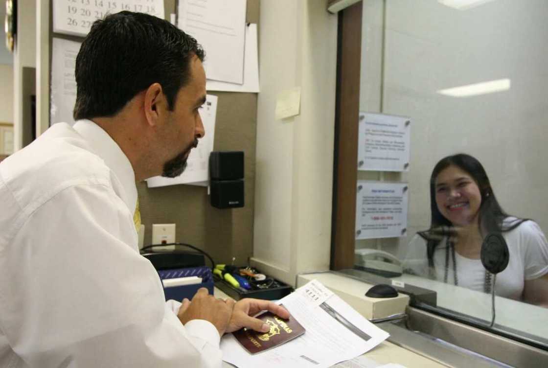 Consular officer and visa applicant Consular officer and visa applicant