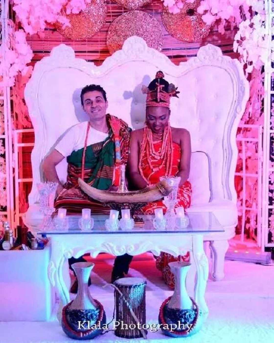 Nigerian lady weds her oyinbo lover in grand style (beautiful photos) Nigerian lady weds her oyinbo lover in grand style (beautiful photos)