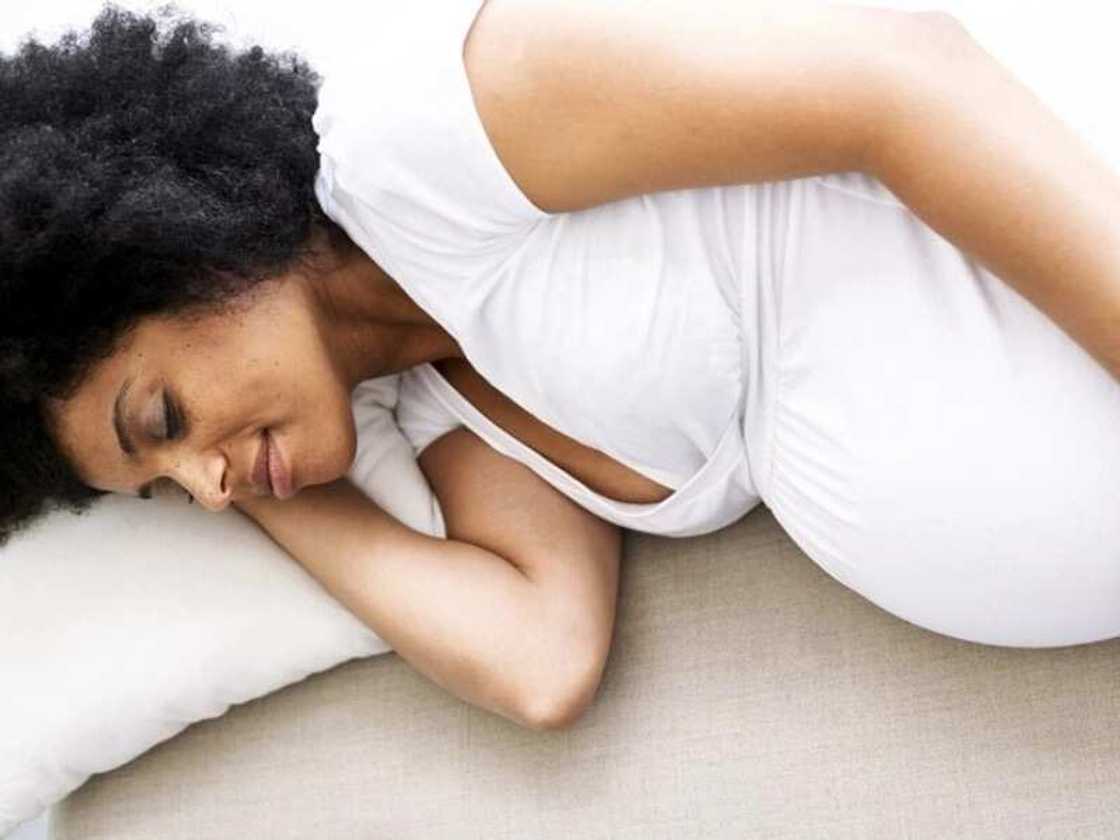 Right side positions for pregnant woman Right side positions for pregnant woman