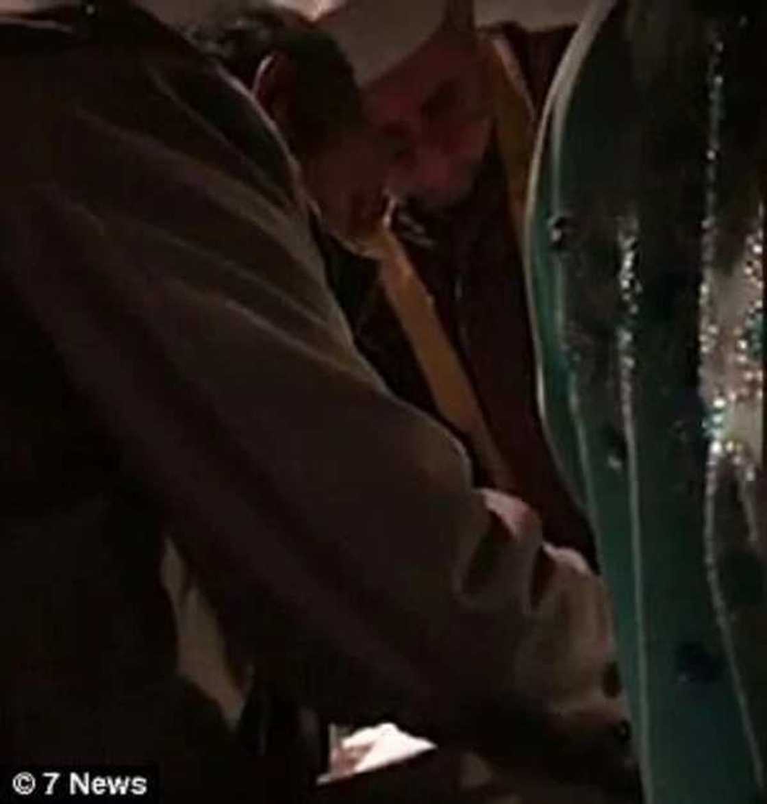 Toh fa: Wani malami ya tilasta wata yarinya mai shekaru 14 auren dole (Hotuna) Toh fa: Wani malami ya tilasta wata yarinya mai shekaru 14 auren dole (Hotuna)