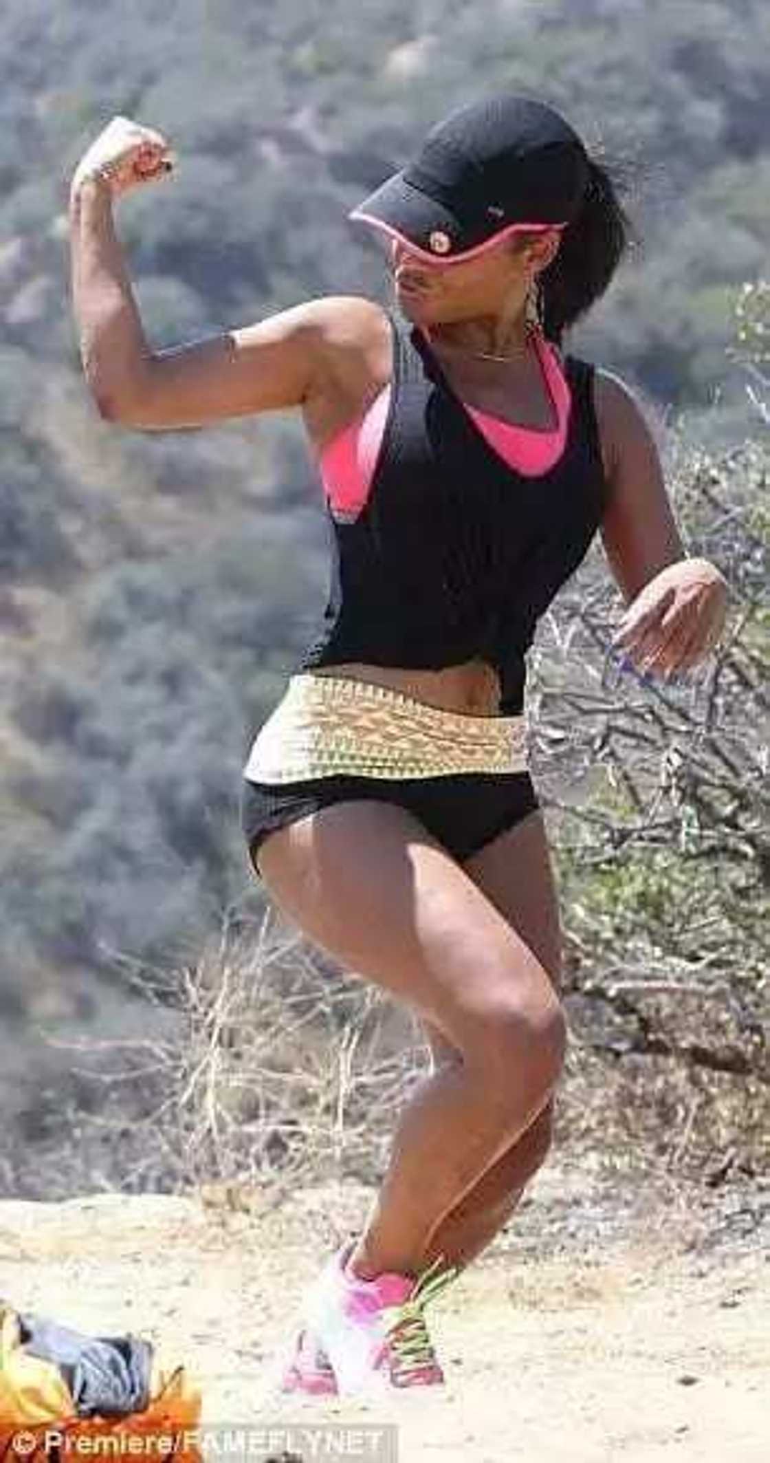 Christina Milan ta sanya hotunanta Christina Milan ta sanya hotunanta