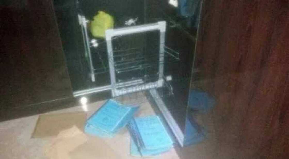 EFCC team storms home of Jonathan's godson, retrieves documents EFCC team storms home of Jonathan's godson, retrieves documents