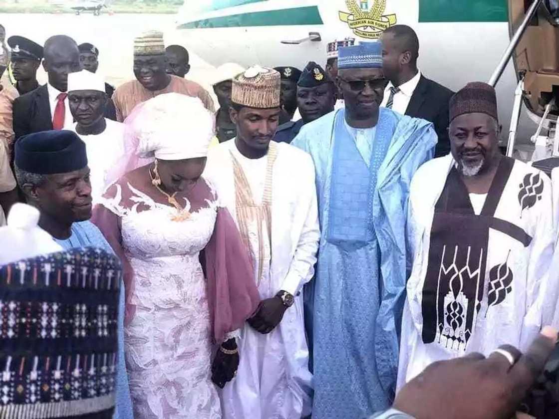 Cikin Hotuna: Ministan Shari'a, Abubakar Malami, ya aurar da diyarsa a Jihar Kebbi Cikin Hotuna: Ministan Shari'a, Abubakar Malami, ya aurar da diyarsa a Jihar Kebbi