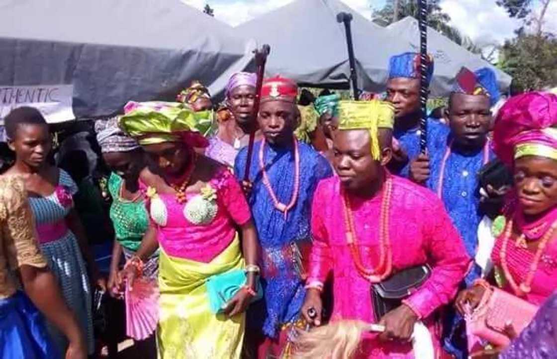 Photos from the wedding of Isoko man and his two wives in Delta State Photos from the wedding of Isoko man and his two wives in Delta State