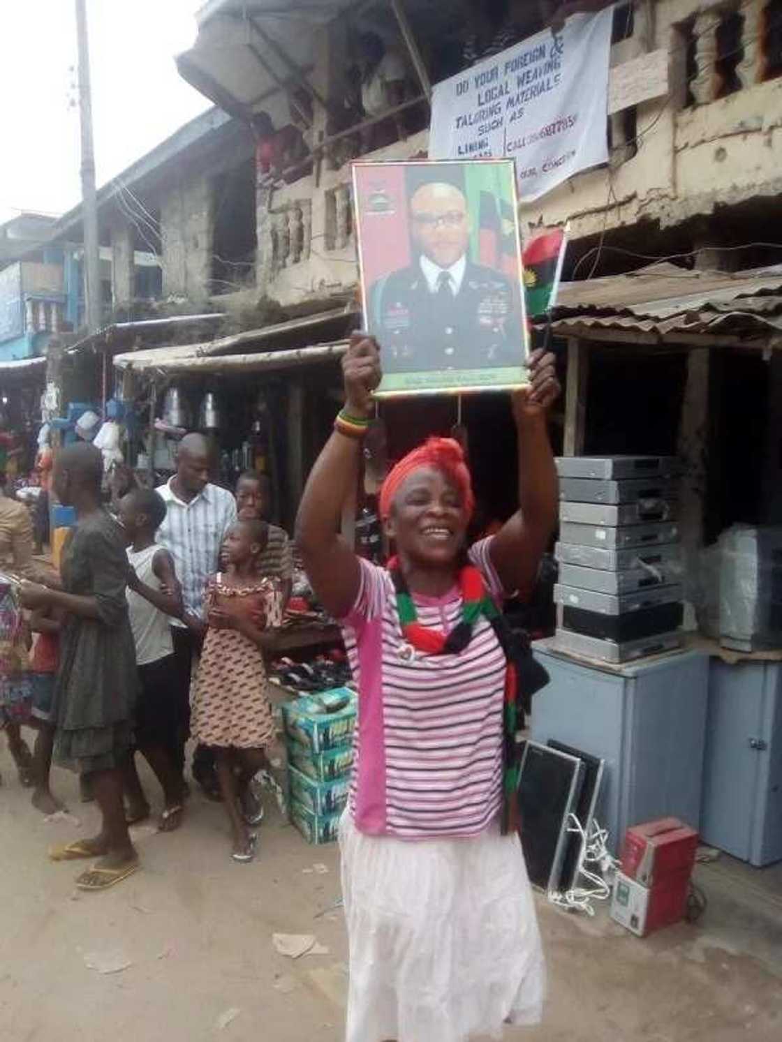 BREAKING: Fever grips Abia state, as pro-Biafrans celebrate Kanu in Aba BREAKING: Fever grips Abia state, as pro-Biafrans celebrate Kanu in Aba
