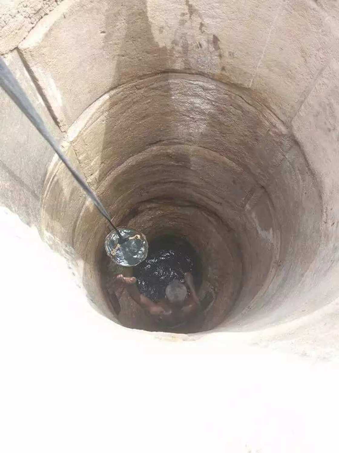 Neman Duniya: Wani dan siyasa ya jefa jinjiri a rijiya saboda neman cin zabe Neman Duniya: Wani dan siyasa ya jefa jinjiri a rijiya saboda neman cin zabe