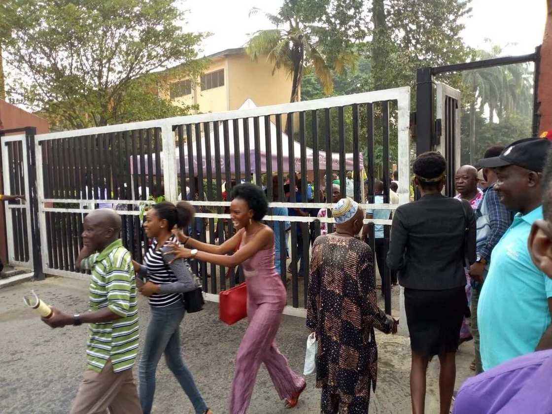 Breaking: Non-teaching university unions shut UNILAG gates