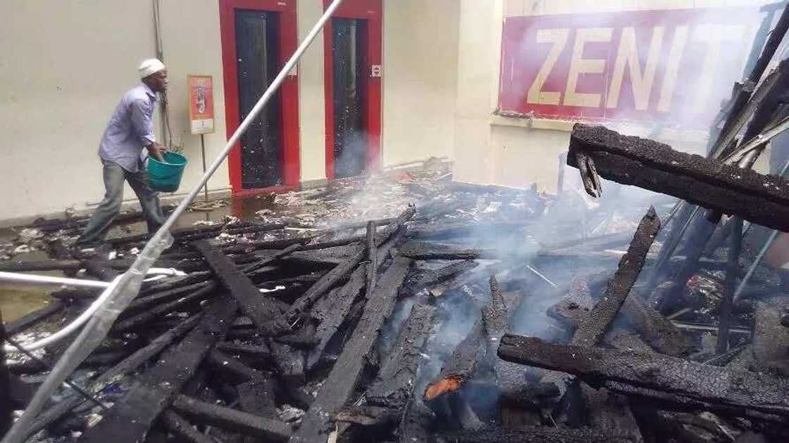 Fire guts late Audu Abubakar's plaza (photos) Fire guts late Audu Abubakar's plaza (photos)