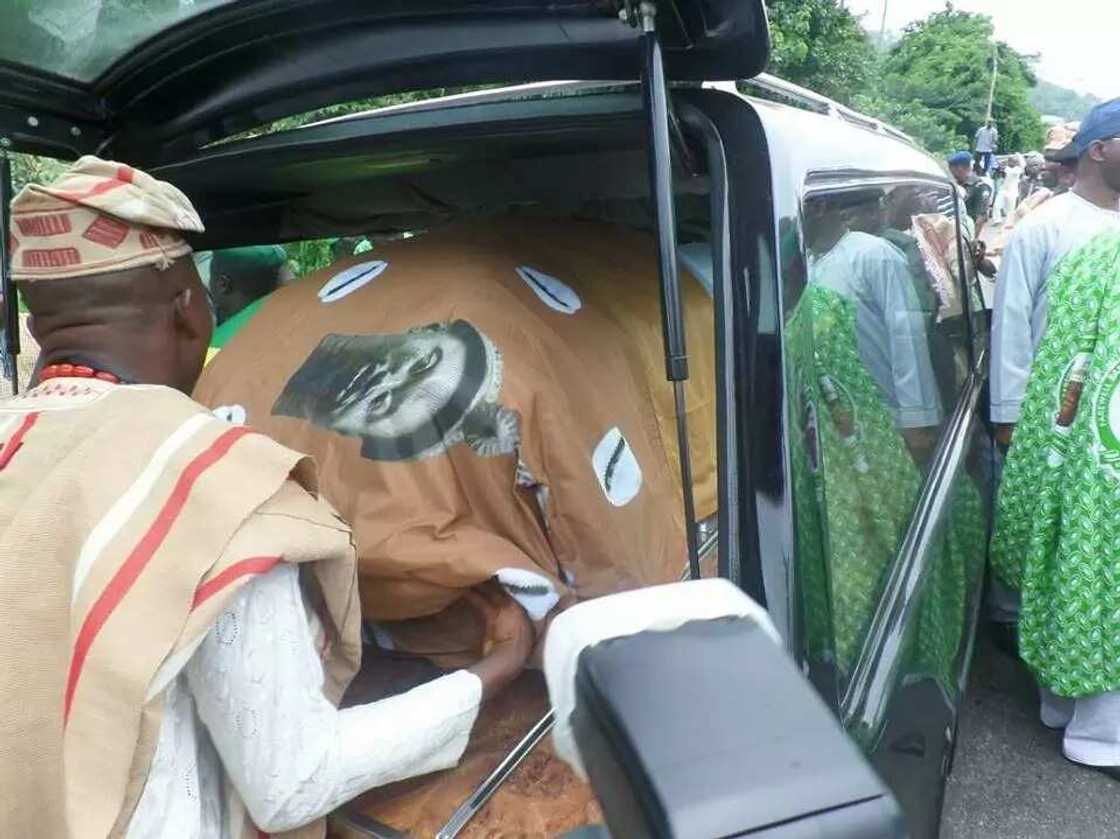 Body of late General Adeboyo received by Fayose (photos)