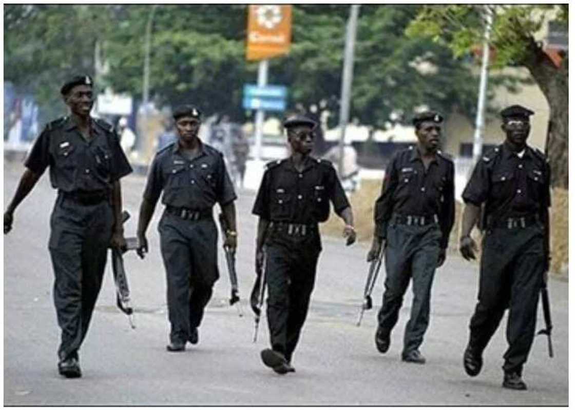 'Yan sanda sun gano bindigogi 107 a jihar Anambra 'Yan sanda sun gano bindigogi 107 a jihar Anambra