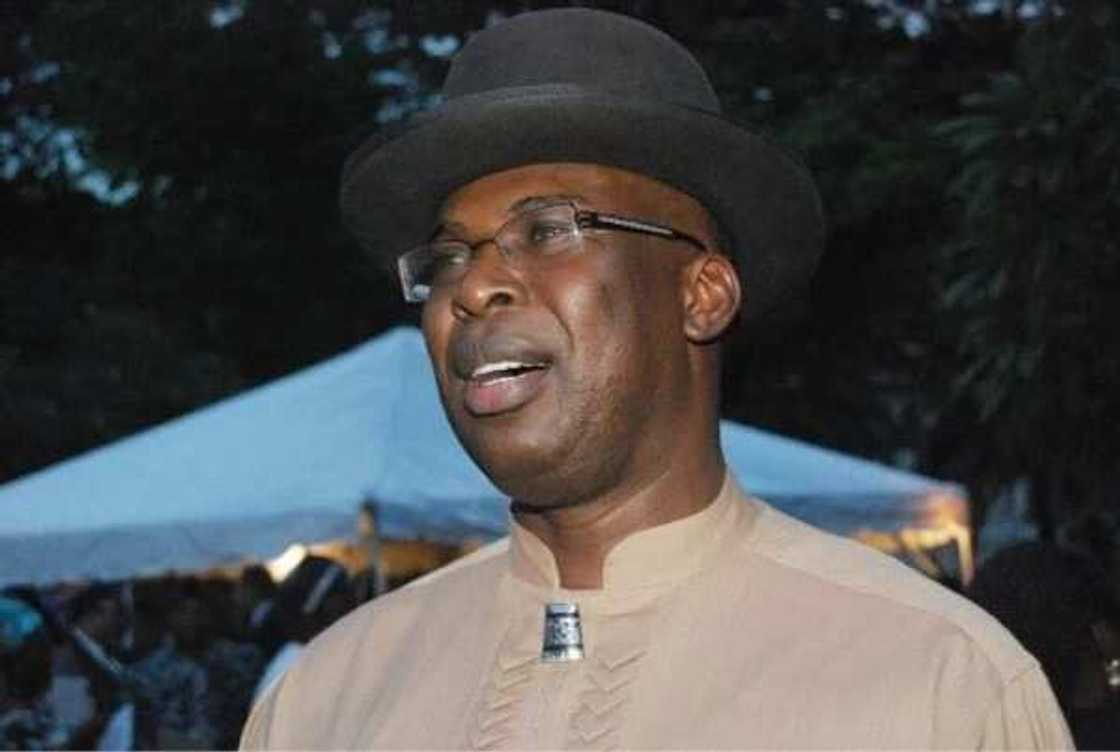 FG za ta rage farashin litar man fetur FG za ta rage farashin litar man fetur