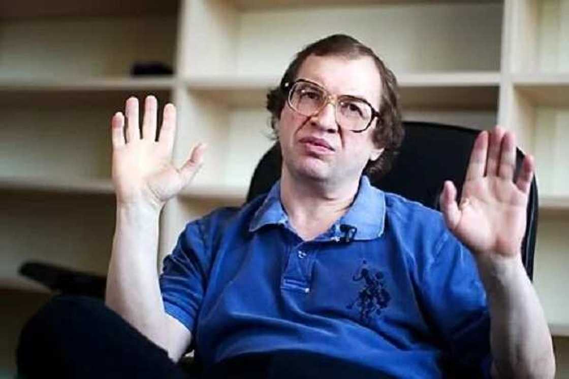 Controversy: Angry MMM participant gives Sergey Mavrodi ultimatum to payback money, threatens to kill Mavrodi with strong juju Controversy: Angry MMM participant gives Sergey Mavrodi ultimatum to payback money, threatens to kill Mavrodi with strong juju