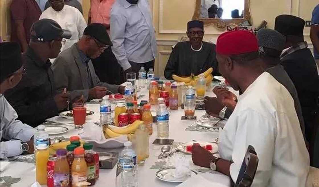 President Muhammadu Buhari hosts APC governors and leaders to lunch in London on Sunday July 23
Photo source: Twitter, NGRPresident President Muhammadu Buhari hosts APC governors and leaders to lunch in London on Sunday July 23
Photo source: Twitter, NGRPresident