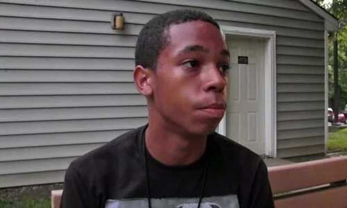 Yaro dan shekarar 16 yayiwa yan mata 16 ciki a taron banbadewa Yaro dan shekarar 16 yayiwa yan mata 16 ciki a taron banbadewa