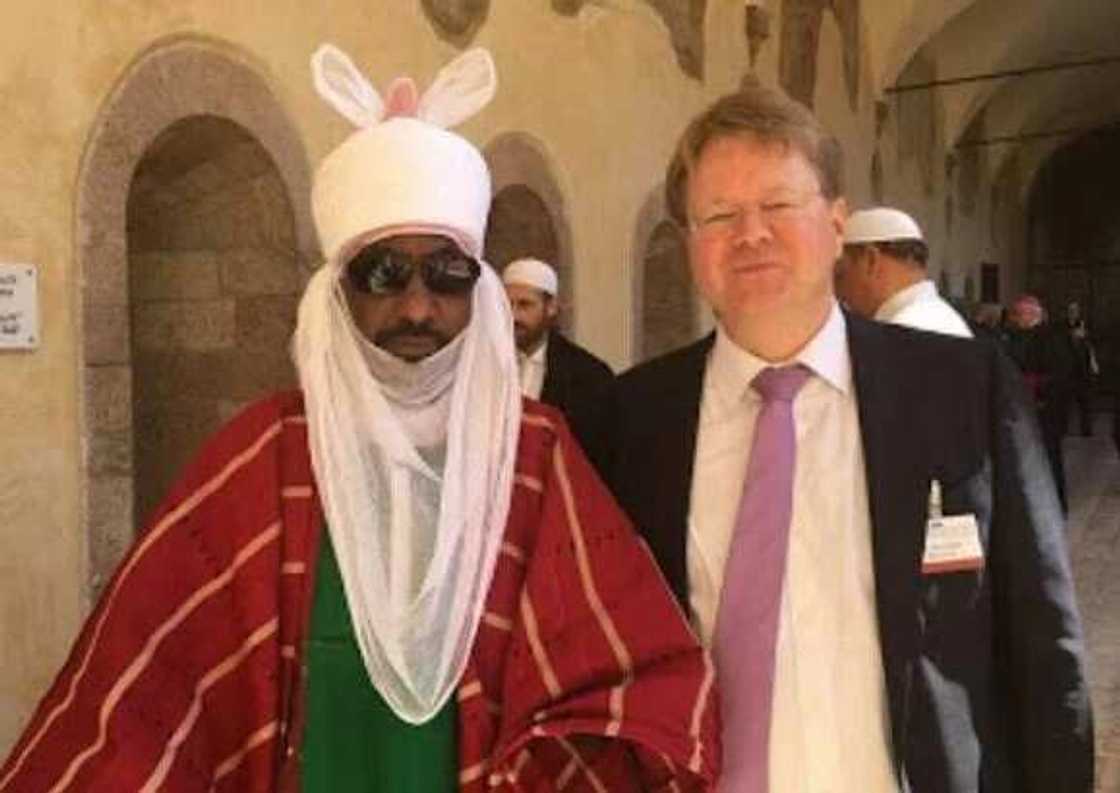 Sarki Muhammadu Sunusi II ya gana da Fafaroma Sarki Muhammadu Sunusi II ya gana da Fafaroma
