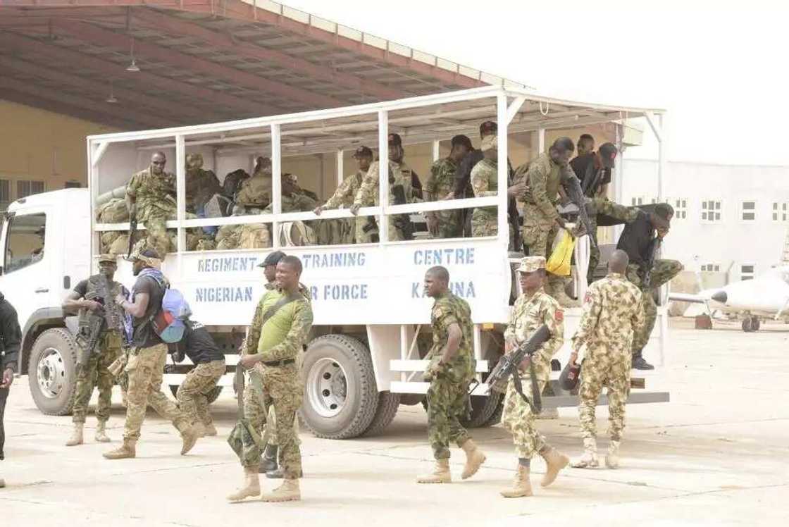 Yanzu-yanzu: Hukumar sojin Najeriya ta tura dakarun soji na musamman jihar Zamfara Yanzu-yanzu: Hukumar sojin Najeriya ta tura dakarun soji na musamman jihar Zamfara