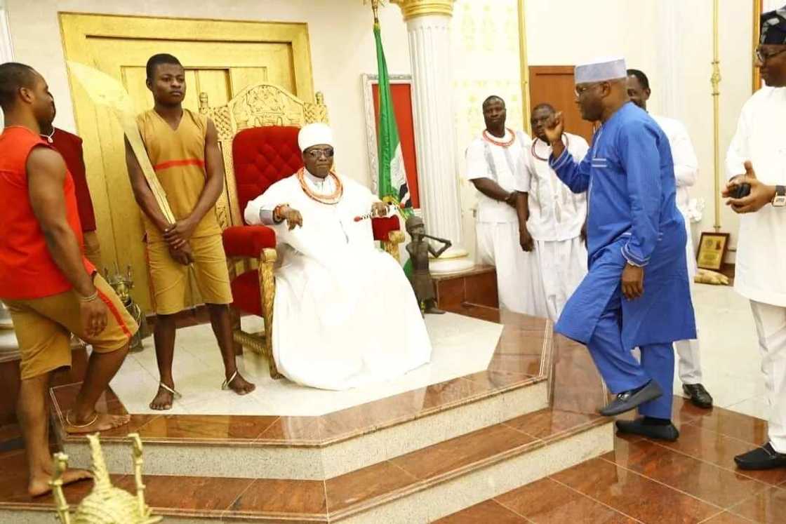 Atiku ya sha alwashin daraja ilmi, zama a PDP da kuma yin wa’adi guda a kan mulki Atiku ya sha alwashin daraja ilmi, zama a PDP da kuma yin wa’adi guda a kan mulki