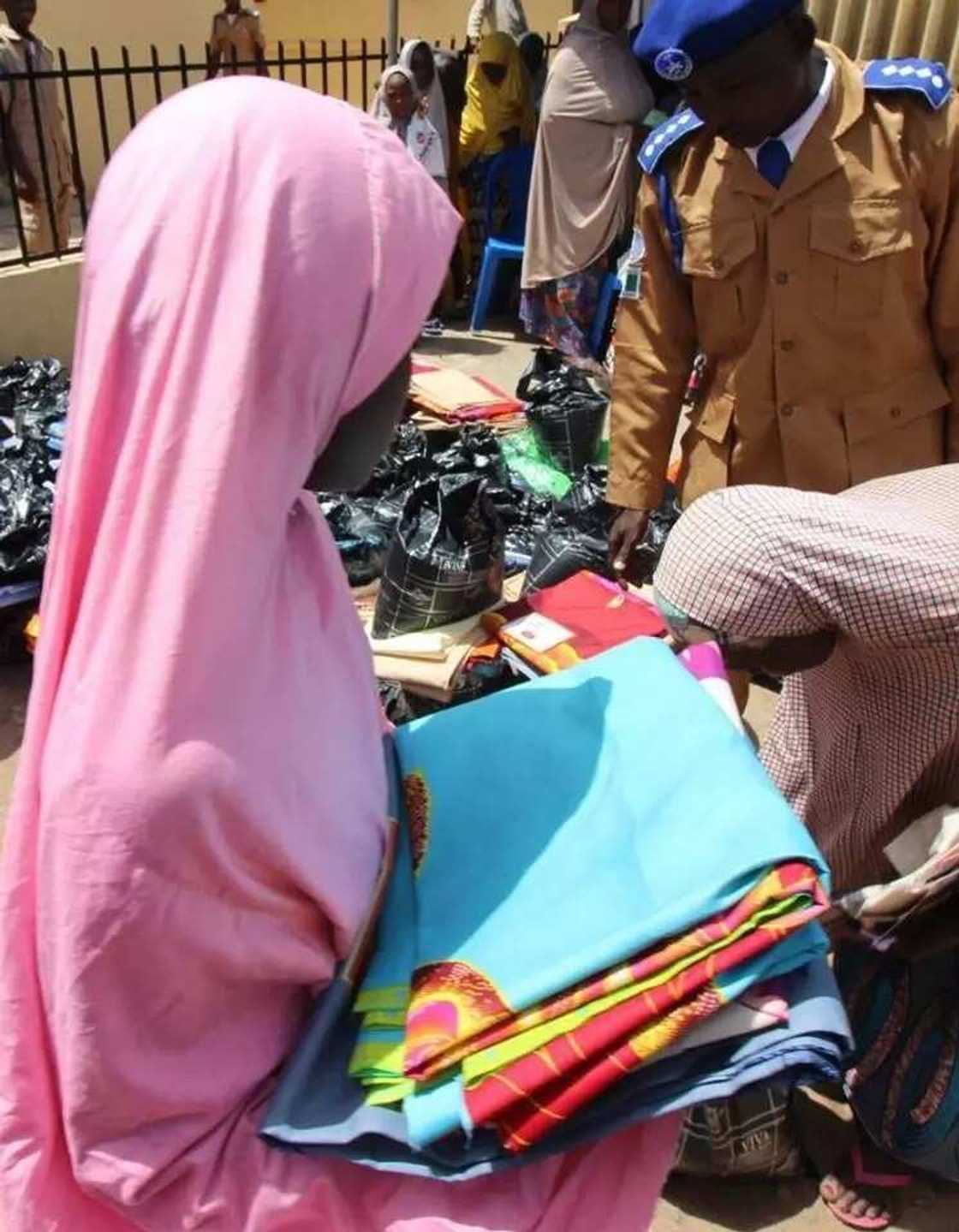 Shugaban kungiyar Izala Bala Lau ya kaddamar da muhimman ayyuka 3 kafin goman karshe na Ramadan Shugaban kungiyar Izala Bala Lau ya kaddamar da muhimman ayyuka 3 kafin goman karshe na Ramadan