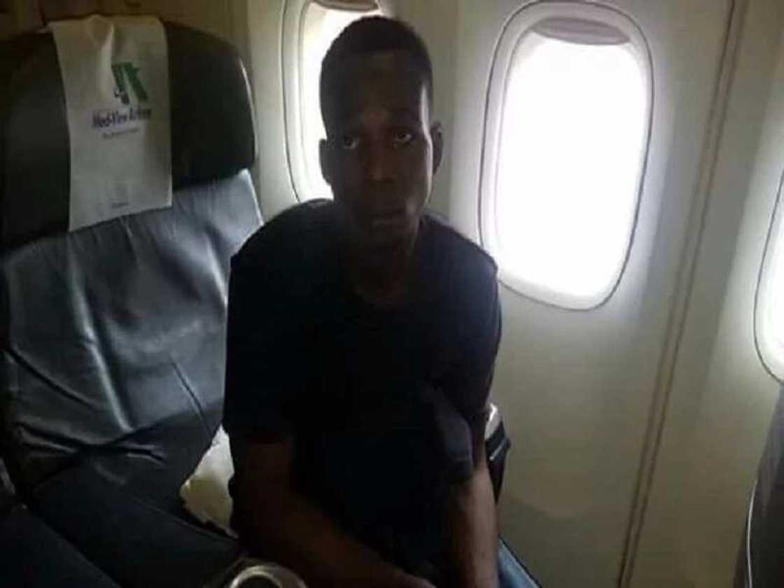 Dubi dan-dakon da ya makale a tayar jirgi ya isa birnin Landan Dubi dan-dakon da ya makale a tayar jirgi ya isa birnin Landan