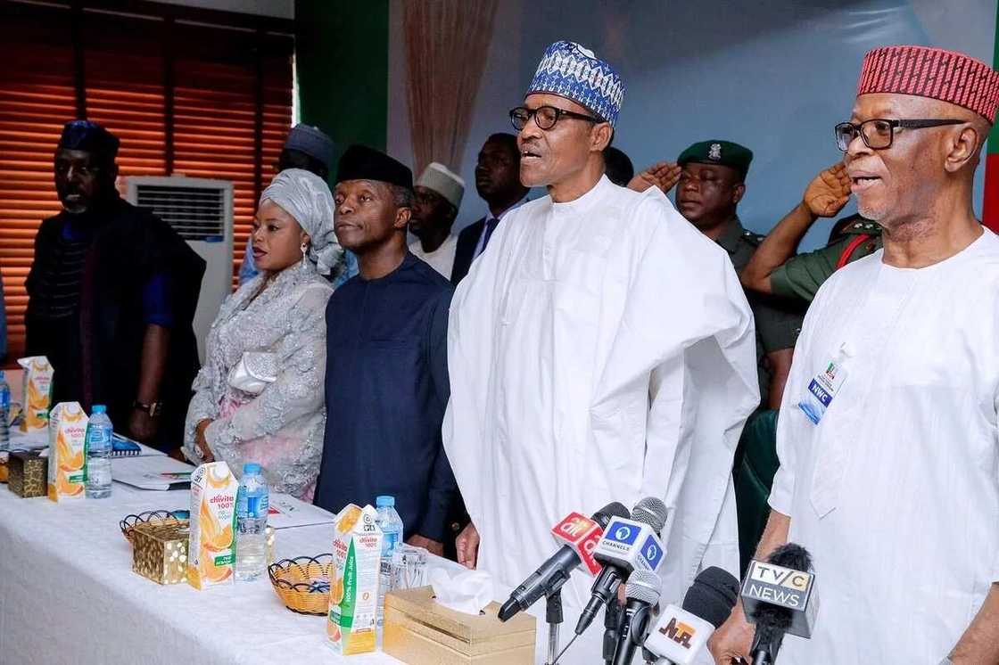Oyegun: Maganar Shugaba Buhari ba hujja bace inji Lauyan da ke kare APC a Kotu Oyegun: Maganar Shugaba Buhari ba hujja bace inji Lauyan da ke kare APC a Kotu