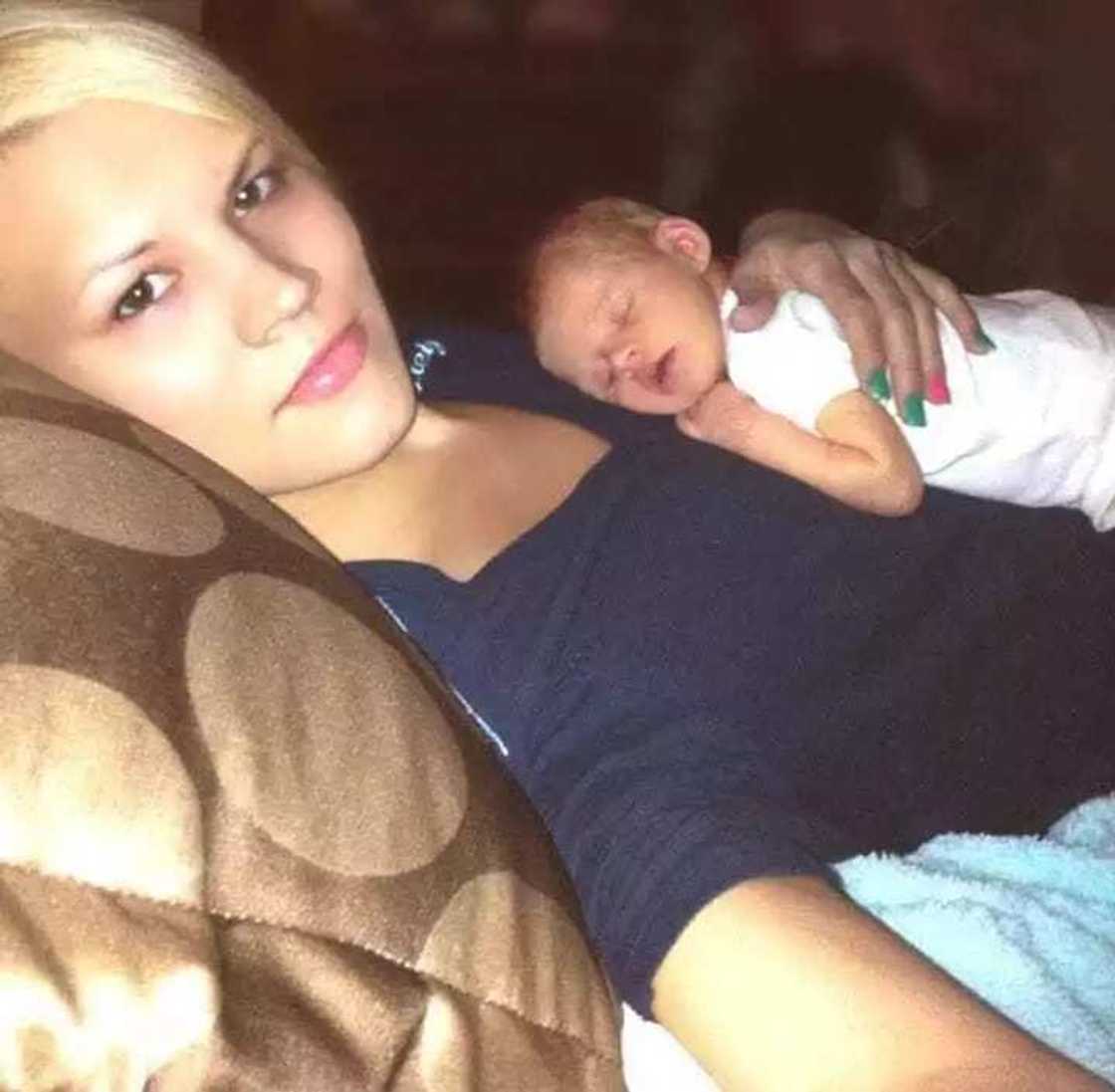 Wata mata taje zubda ciki ammaa canza shawara Wata mata taje zubda ciki ammaa canza shawara