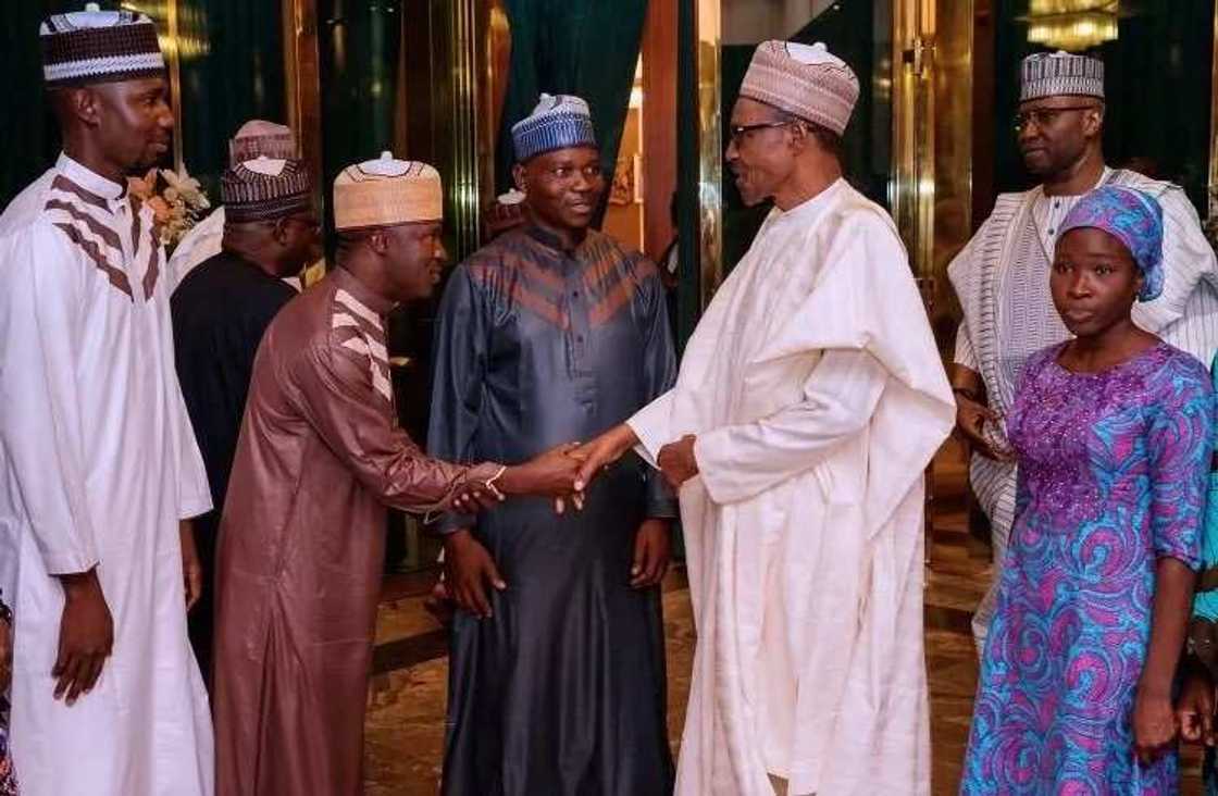Da dumi-dumi: Shugaba Muhammadu Buhari ya karbi bakoncin malaman jami’ar Maiduguri da Boko Haram ta saki Da dumi-dumi: Shugaba Muhammadu Buhari ya karbi bakoncin malaman jami’ar Maiduguri da Boko Haram ta saki