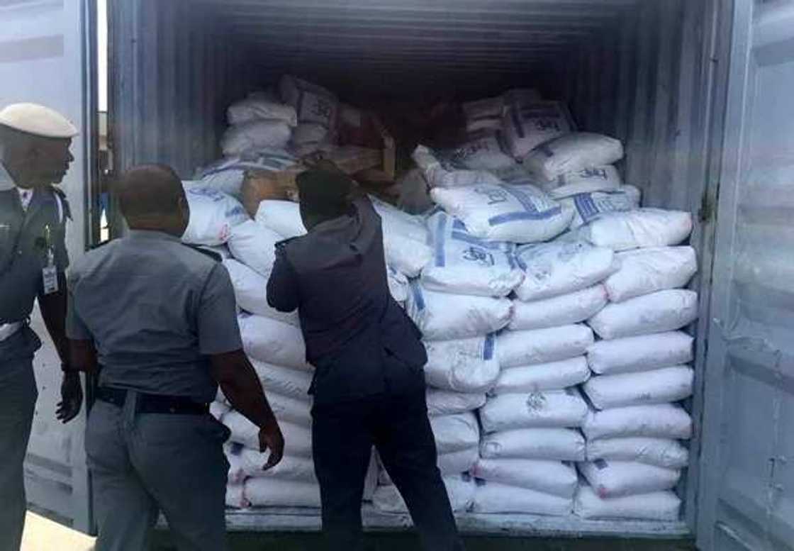 Hotunan bindigu 440 da aka kama a jihar Legas Hotunan bindigu 440 da aka kama a jihar Legas