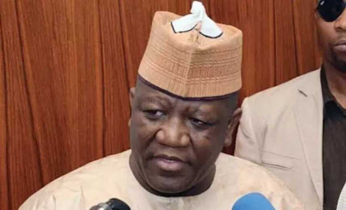 Gwamna Yari ya dakatar da sarakuna hudu a Zamfara Gwamna Yari ya dakatar da sarakuna hudu a Zamfara