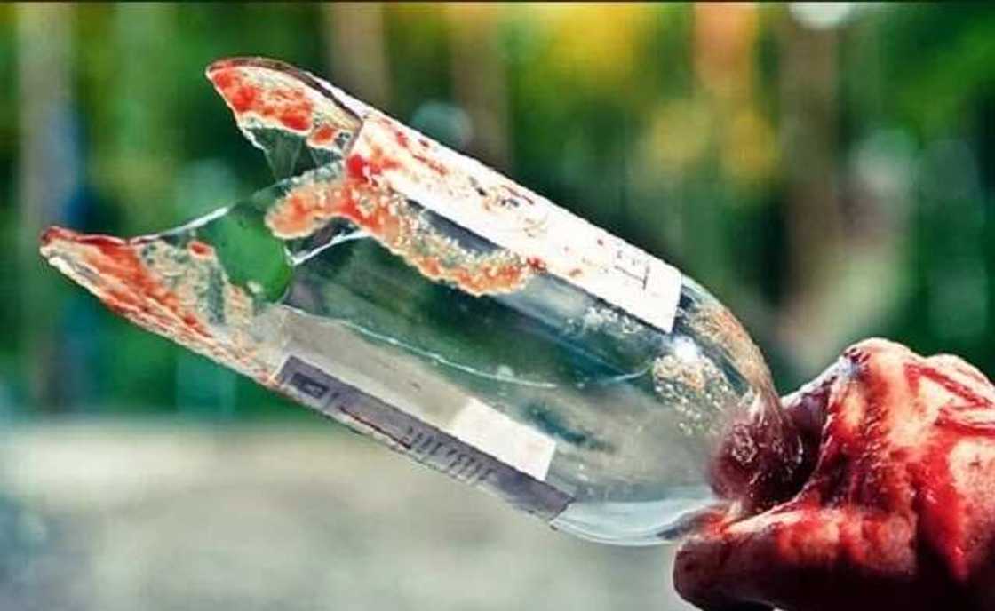 Wata mata mai shekaru 39 a duniya ta burmawa babban malamin addini fasassar kwalba Wata mata mai shekaru 39 a duniya ta burmawa babban malamin addini fasassar kwalba