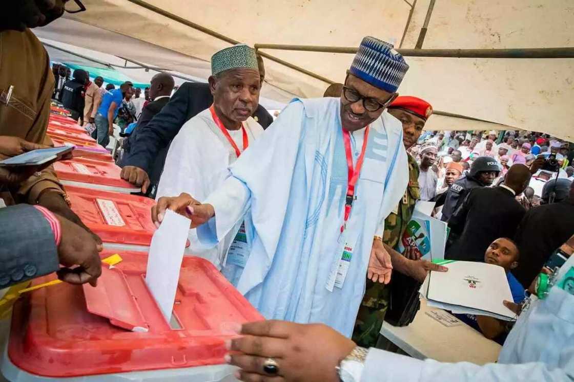 ‘Yan APC 3 daga jihar Kano sun yi hatsarin mota a hanyar su ta zuwa taron jam’iyyar a Abuja ‘Yan APC 3 daga jihar Kano sun yi hatsarin mota a hanyar su ta zuwa taron jam’iyyar a Abuja