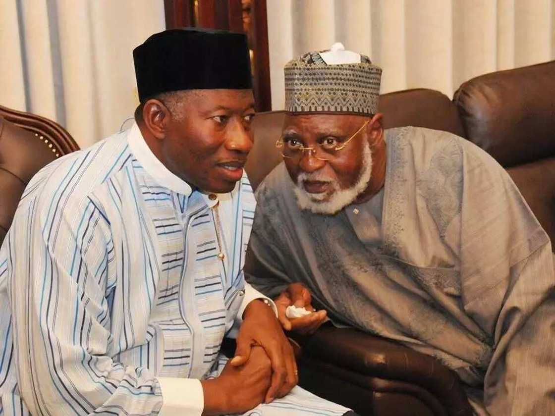 Yadda muka shawo kan Jonathan ya amince da sakamakon zaben 2015 - Janar Abdulsalami Abubakar Yadda muka shawo kan Jonathan ya amince da sakamakon zaben 2015 - Janar Abdulsalami Abubakar