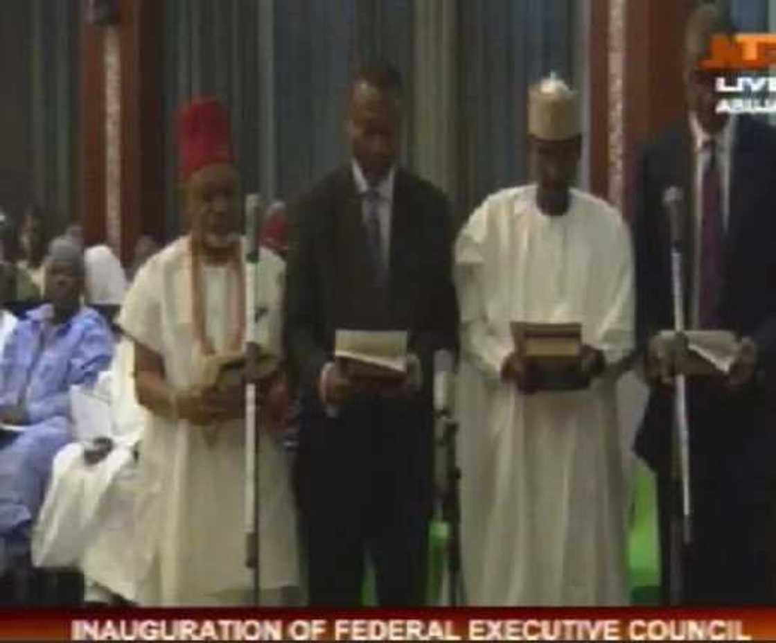 FLASH: Fashola Sworn In As Power, Works & Housing Minister