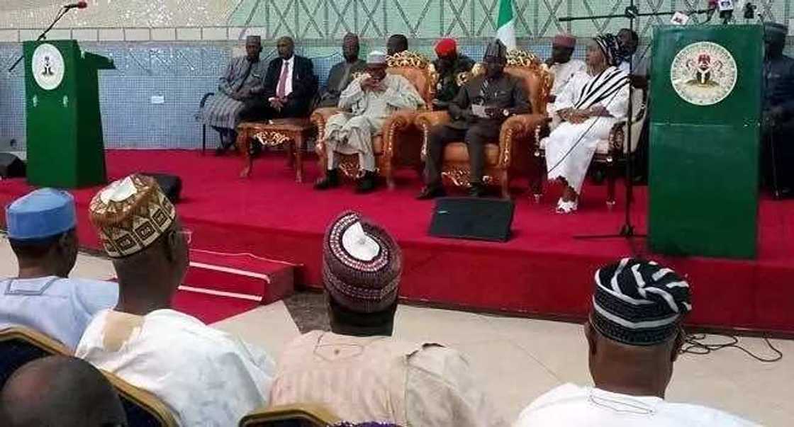 Shugaba Buhari na ganawa da manoma, Miyetti Allah da dattawan Benuwe Shugaba Buhari na ganawa da manoma, Miyetti Allah da dattawan Benuwe