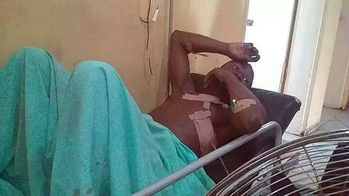 Masha Allah, Mutumin da matarsa ta caccaka ma kwalba na samun sauki Masha Allah, Mutumin da matarsa ta caccaka ma kwalba na samun sauki