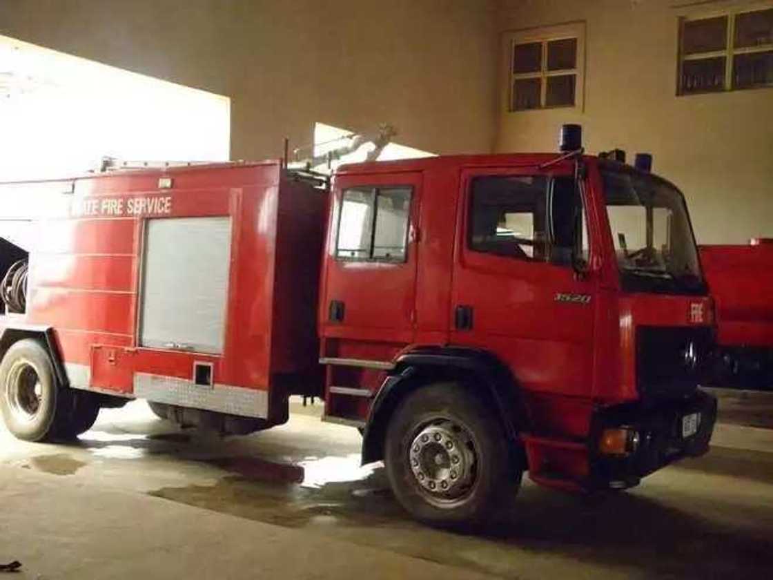 Hukumar kashe gobara ta jihar Kano ta ceto rayuka 16 da dimbin dukiya ta N70m Hukumar kashe gobara ta jihar Kano ta ceto rayuka 16 da dimbin dukiya ta N70m