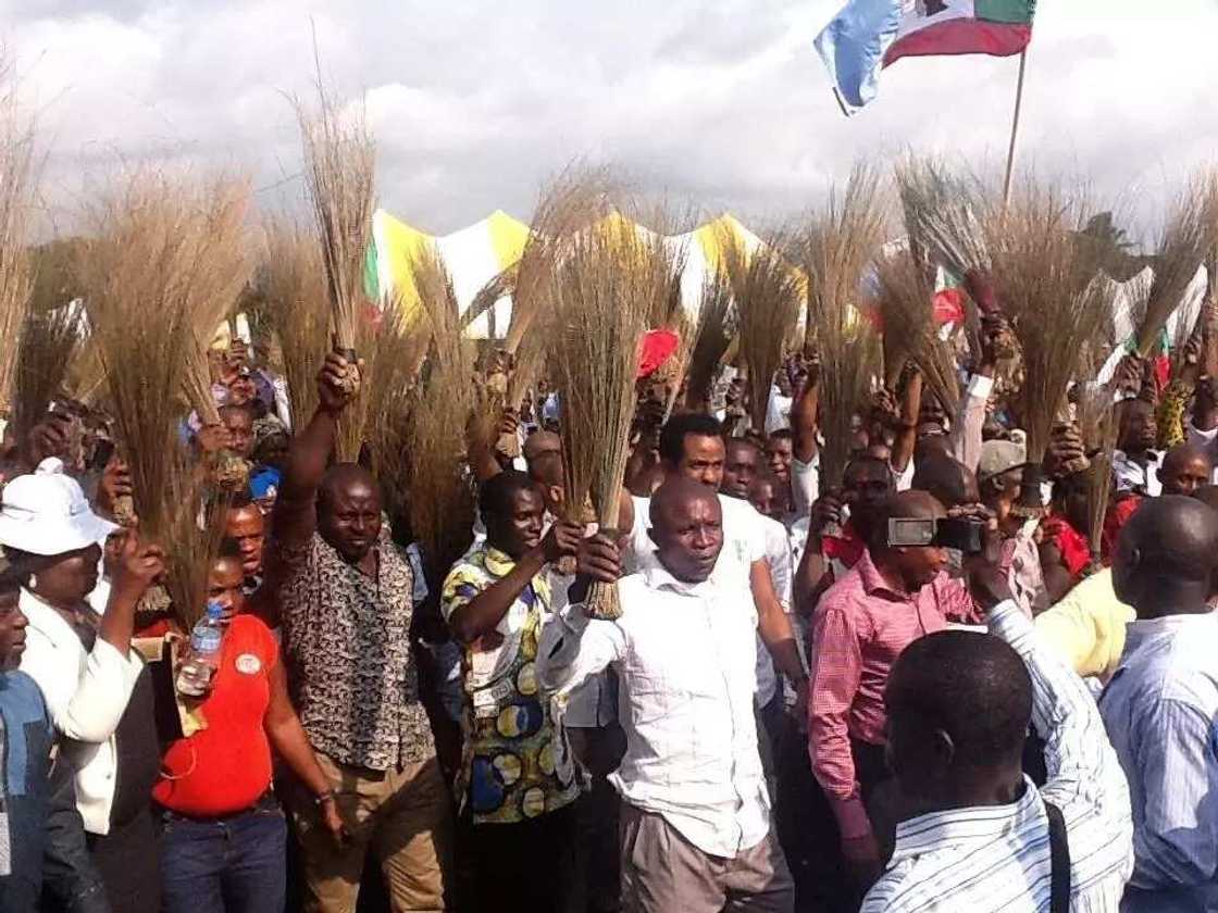 Matasa miliyan 3 za su yi gangami a Kano don nuna hamayya da R-APC Matasa miliyan 3 za su yi gangami a Kano don nuna hamayya da R-APC