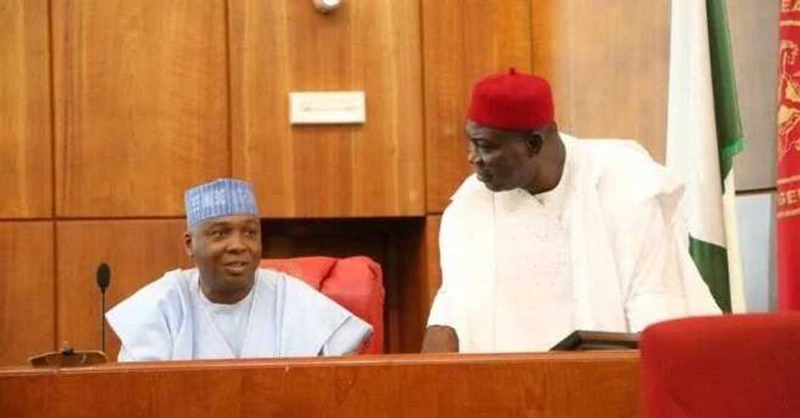 Sanatocin Najeriya sun umarci Buhari ya tsige kafatanin shuwagabannin hukumomin tsaro na Najeriya Sanatocin Najeriya sun umarci Buhari ya tsige kafatanin shuwagabannin hukumomin tsaro na Najeriya