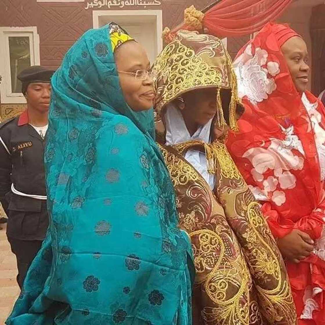 Gimbiya Siddika tare da iyayenta mata za a kai ta gidan miji Gimbiya Siddika tare da iyayenta mata za a kai ta gidan miji