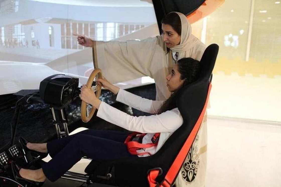 Kalli hotunan yadda ake koya wa mata tukin mota a Saudiyya Kalli hotunan yadda ake koya wa mata tukin mota a Saudiyya