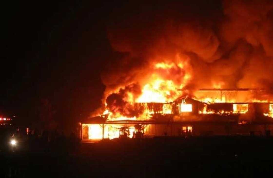 Gobarar dare ta lashe kasuwa Gobarar dare ta lashe kasuwa