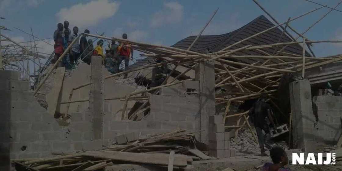 UPDATED: 3 storey building Collapses in Lagos, 14 persons rescued UPDATED: 3 storey building Collapses in Lagos, 14 persons rescued